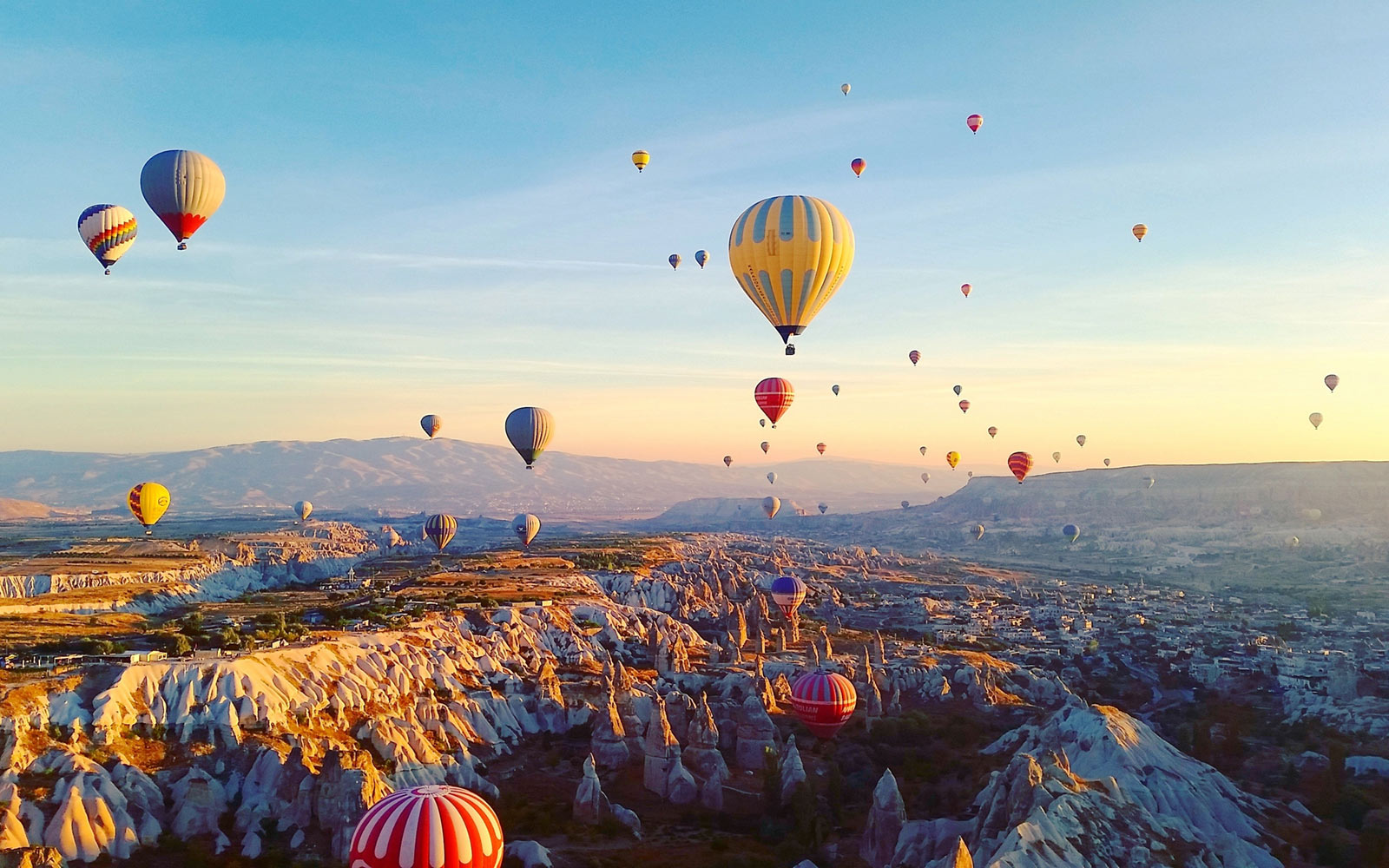 ballooning-festival-at-cappadocia-during-sunrise-5